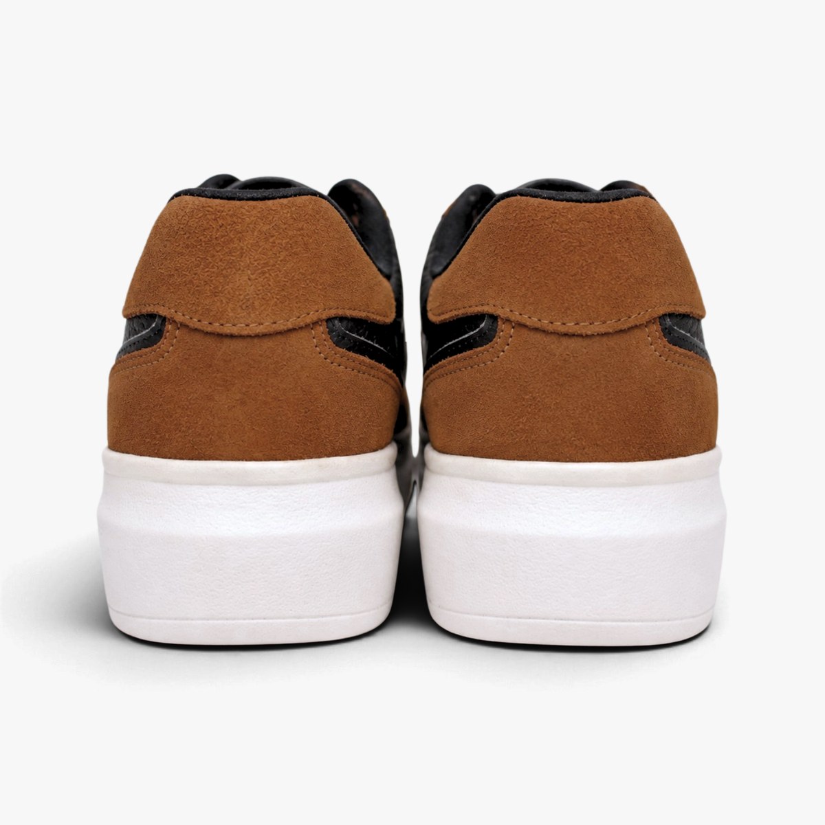 48005 Zapatilla Urbana Negro Camel