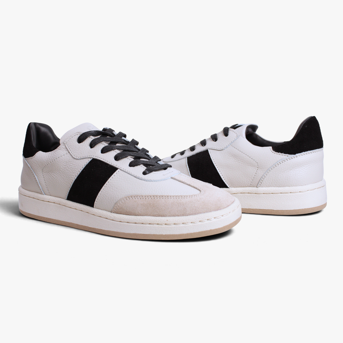 48010 Zapatilla Urbana Hueso Negro